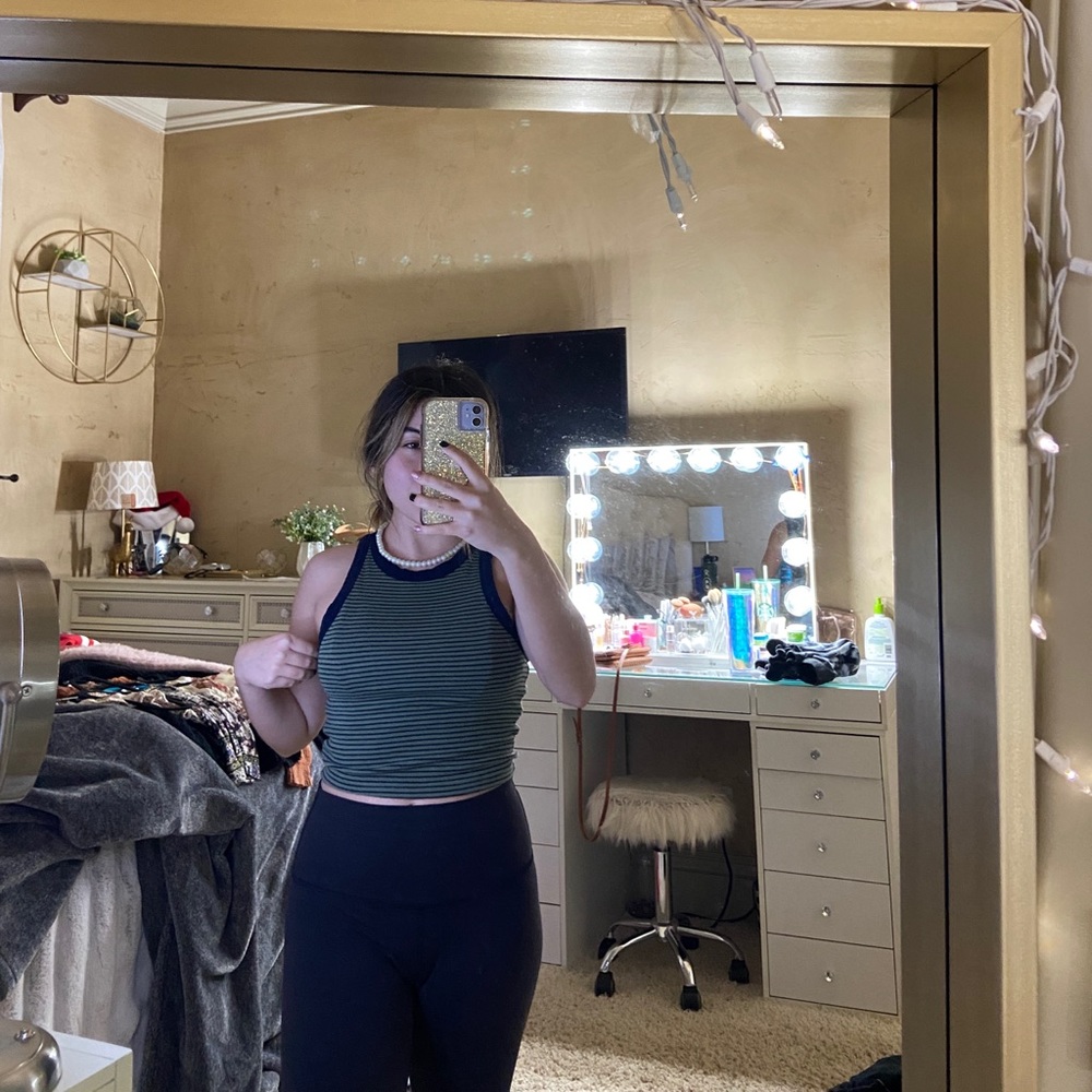 super cute olive crop top